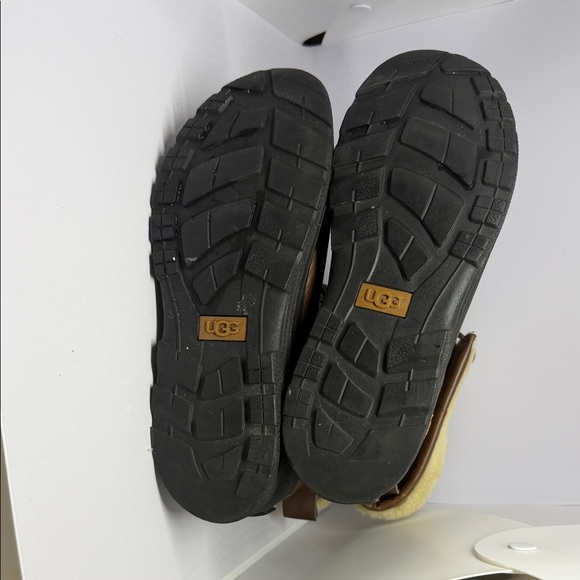UGG Womens Brown Leather Snow Boots - Picture 3 of 5